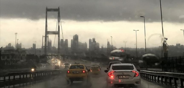 İstanbul’un bazı ilçelerinde yağış etkili oluyor