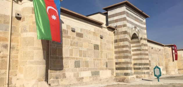 Zazadın Hanı’na Azerbaycan bayrağı asıldı
