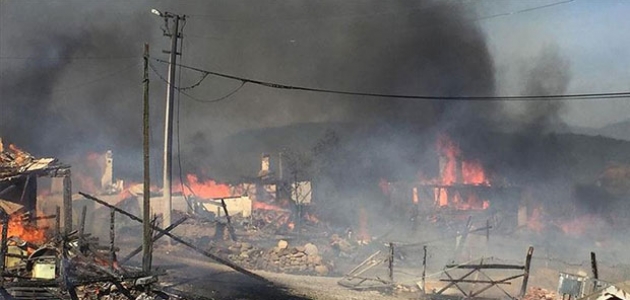 Bolu’da bir evde çıkan yangın çevredeki evlere sıçradı