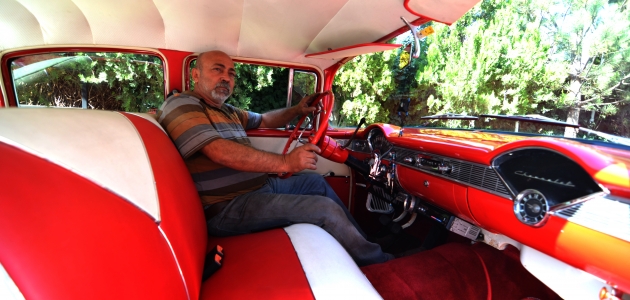 Klasik otomobilleri hurdadan alıp eski ihtişamına kavuşturuyor