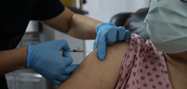 Kovid-19’a karşı geliştirilen faz 3 aşamasındaki aşı gönüllülere uygulanmaya başlandı