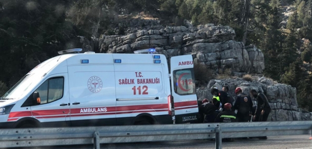 Konya’da kız istemeye gidenleri taşıyan minibüs devrildi: 13 yaralı