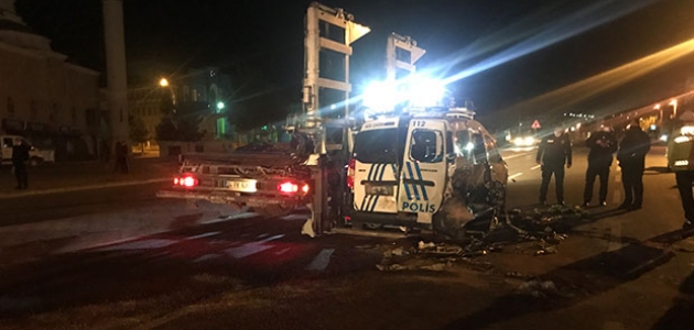 Konya’da minibüsle polis otosu çarpıştı: 2 yaralı