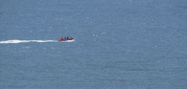 Akdeniz’de göçmenleri taşıyan bot battı