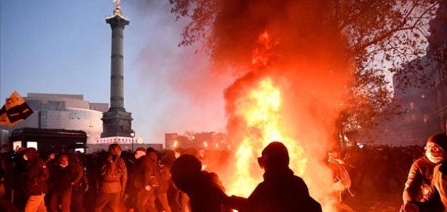 Fransa’da güvenlik yasa tasarısı ve polis şiddetinin protesto edildiği gösterilerde olaylar çıktı