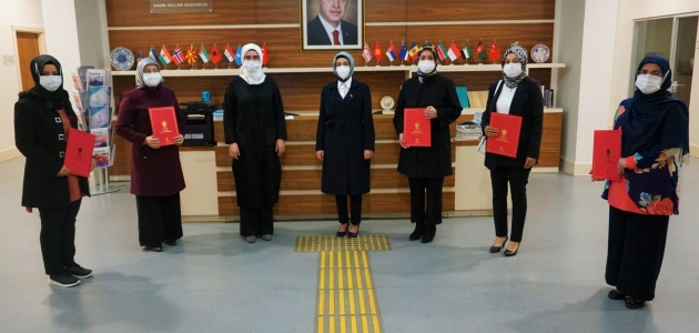 AK Parti Seydişehir İlçe Kadın Kolları Başkanlığına Fatma Aydın atandı