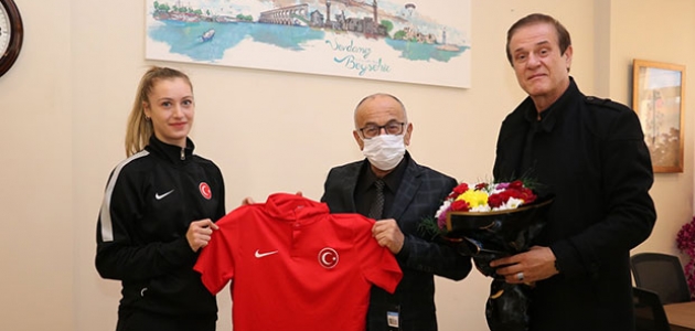 Beyşehir Belediye Başkanı Bayındır, Avrupa şampiyonu milli sporcuyu kabul etti