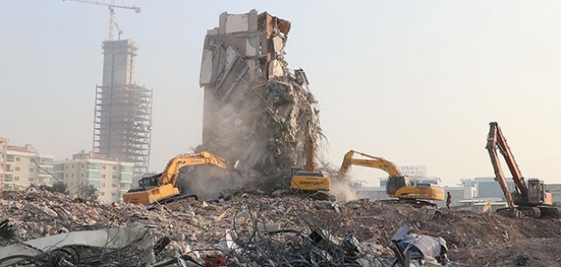 İzmir’de acil yıkılacak 71 binadan 67’sinin yıkımı tamamlandı