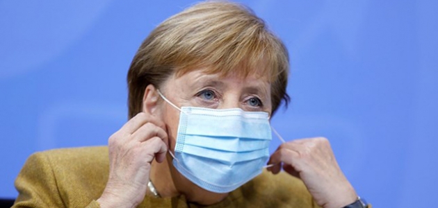 Merkel’den aşıyı bulan Türk doktorlara övgü