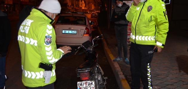 Sokağa çıkma kısıtlamasına uymayan sürücüye 12 bin lira ceza
