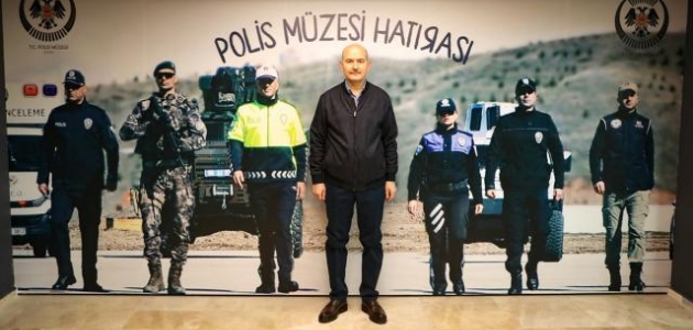 Bakan Soylu Polis Müzesi’ni ziyaret etti
