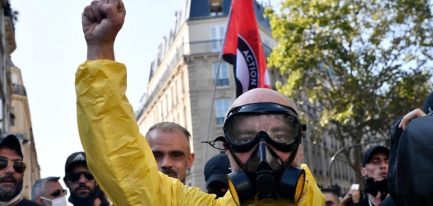 Fransa’da sarı yelekliler yeniden sokaklarda