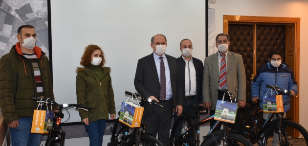 Karapınar Belediyesi’nden çekilişle 4 kişiye hediye bisiklet