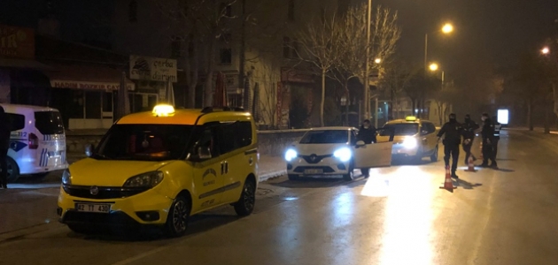 Konya’da sokağa çıkma yasağını ihlal eden alkollü 2 kişiye ceza