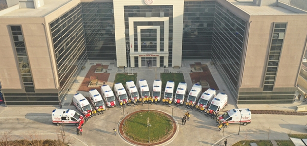 Konya’ya gönderilen 14 ambulans törenle hizmete alındı