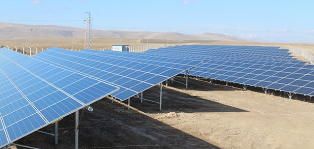 15 dönüme kurulu güneş enerjisi santralinde elektrik üretimi