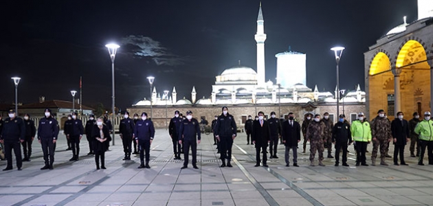 Konya Emniyet Müdürü Aydın, görev başındaki polislerin yeni yılını kutladı