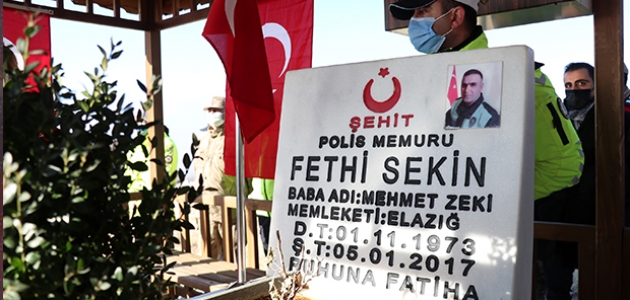 Şehit polis Fethi Sekin kabri başında anıldı 