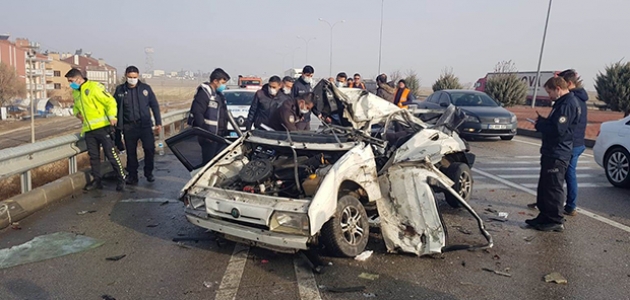Konya’da otomobil kaza yapan araçlara çarptı: 1’i polis 3 yaralı