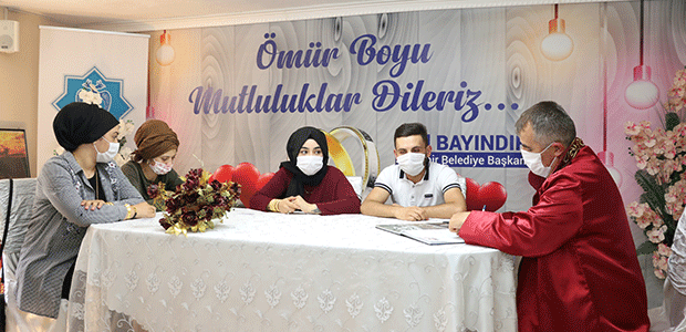  Beyşehir'de 2020 yılında çiftler nikâh masasına maskeli oturdu