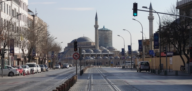 Konya'da cadde ve sokaklarda sessizlik sürüyor  