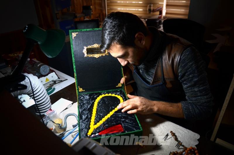 Konyalı nakkaş hayal ettiği motifleri tespihlere aşkla işliyor