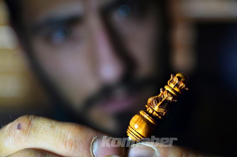 Konyalı nakkaş hayal ettiği motifleri tespihlere aşkla işliyor