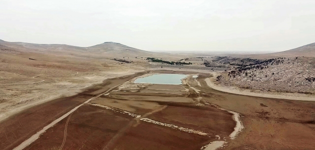 Konya'da May Barajı, kuraklığın boyutunu gözler önüne serdi    
