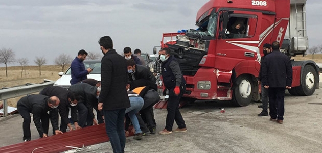 Konya’da tır ile kamyonet çarpıştı: 2 yaralı