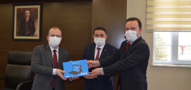 TOBB, ihtiyaç sahibi öğrenciler için Ilgın'a tablet gönderdi