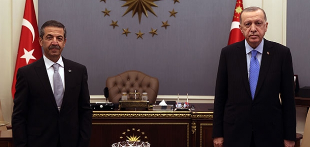  Cumhurbaşkanı Erdoğan, KKTC Dışişleri Bakanı Ertuğruloğlu'nu kabul etti