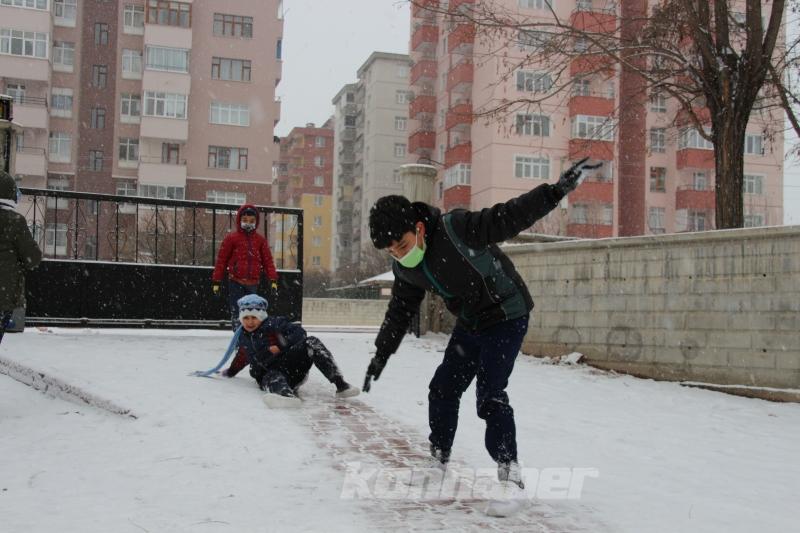 Konya’da kar yağışı etkili oluyor