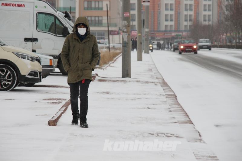 Konya’da kar yağışı etkili oluyor