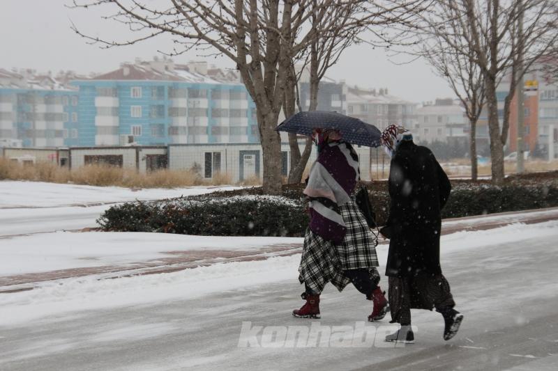 Konya’da kar yağışı etkili oluyor