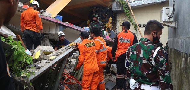 Endonezya'daki depremde ölenlerin sayısı 81'e ulaştı 