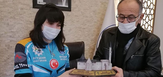 Bisikletiyle dünya turuna çıkan Brezilyalının yardımına başkan yetişti