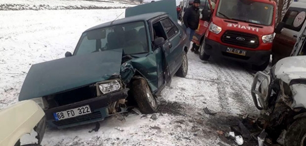 Konya’da 3 araç çarpıştı: 1ölü, 4 yaralı   