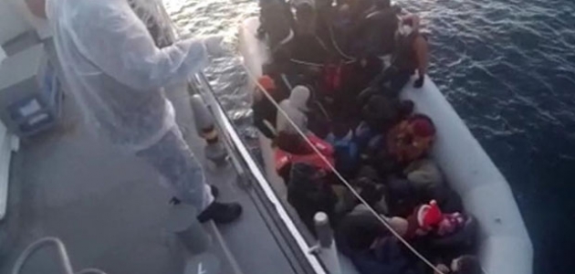  İzmir'de Türk kara sularına itilen 32 sığınmacı kurtarıldı