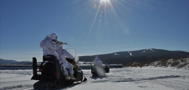 Komandolardan kar motoru ile ’muharebe düzeni’ eğitimi