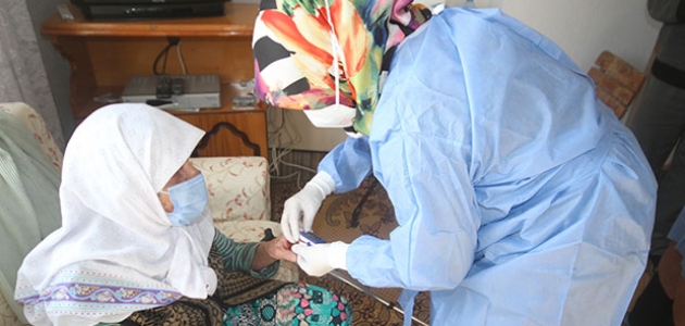 Konya’da 103 yaşındaki kadın, Kovid-19 aşısı oldu