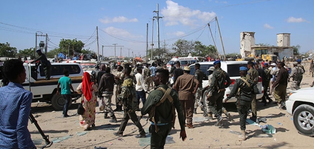  Mogadişu'nun en işlek caddelerinden birinde büyük bir patlama meydana geldi