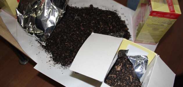 Çay paketinden hayvan gübresi çıktı