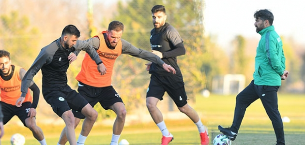 İlhan Palut, Konyaspor'da ilk antrenmanına çıktı