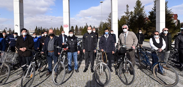 Başkan Altay işe bisikletle giden belediye çalışanlarıyla buluştu