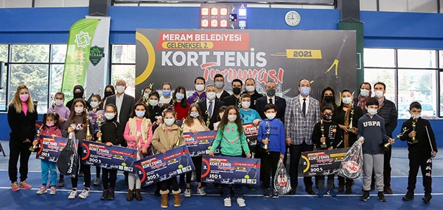 ‘Meram Kort Tenis Kış Turnuvası’nda şampiyonlar ödüllerini aldı