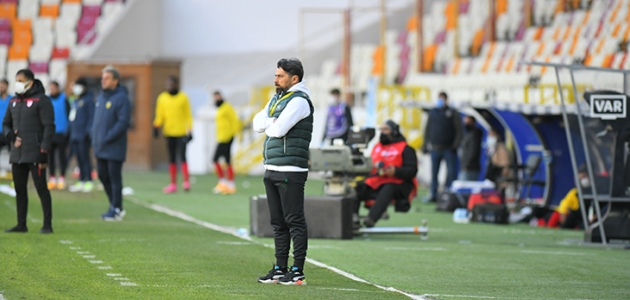 Konyaspor Teknik Direktörü Palut:  Çok değerli bir galibiyet aldık