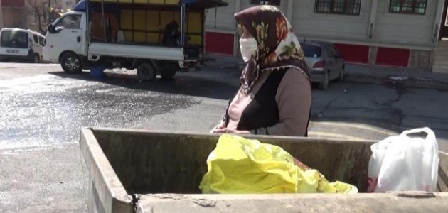 75 yaşındaki kadın çantasını yanlışlıkla çöpe attı
