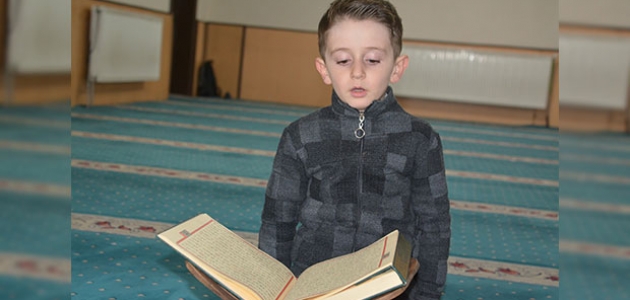 4 yaşında Kur’an-ı Kerim’i hatim etti