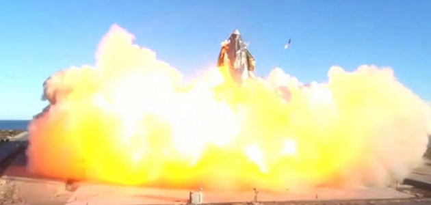 SpaceX'in Starship aracı, deneme uçuşu sonrası yerde infilak etti