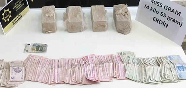 Konya'da 4 kilo 55 gram eroin ele geçirildi! 3 gözaltı 